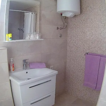 15475a Apartment *